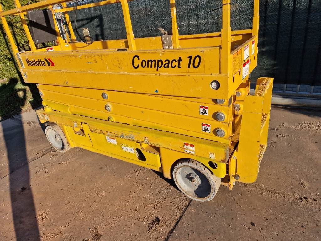 Haulotte Compact 10 N schaarhoogwerker scissorlift 10m