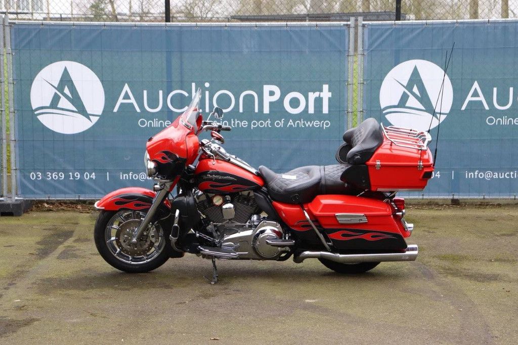 Motorcycle Harley-Davidson Ultra Glide CVO Petrol 2010