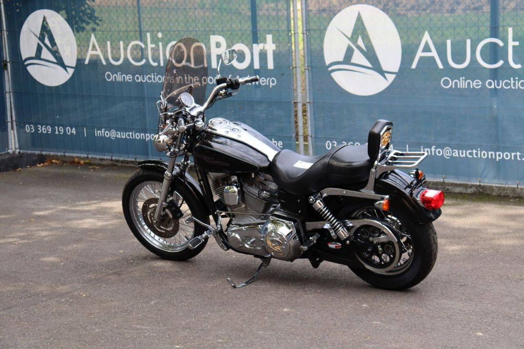 Harley-Davidson Dyna Super Glide Custom Benzin