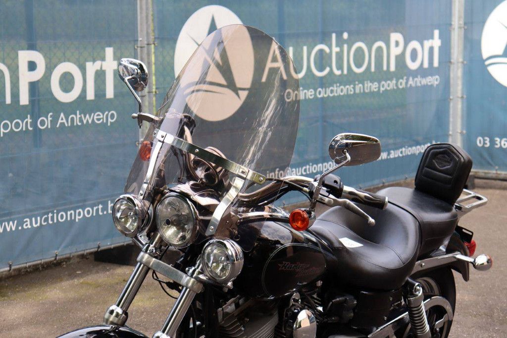 Harley-Davidson Dyna Super Glide Custom Benzin