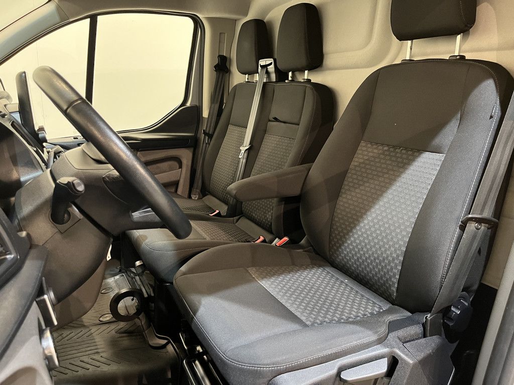 Ford Transit Custom 300 2.0 TDCI L1H1 Trend 130 PK / Euro 6 / Servicebus / Sortimo Inrichting / Airco / Cruise Control / Camera / CarPlay / Navigatie / 3-Zits