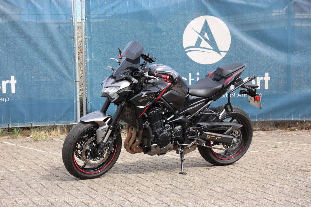 Kawasaki Z900 Benzin 125 PS 2023 Motorrad mit Gepäckmontagesystem (Marge)