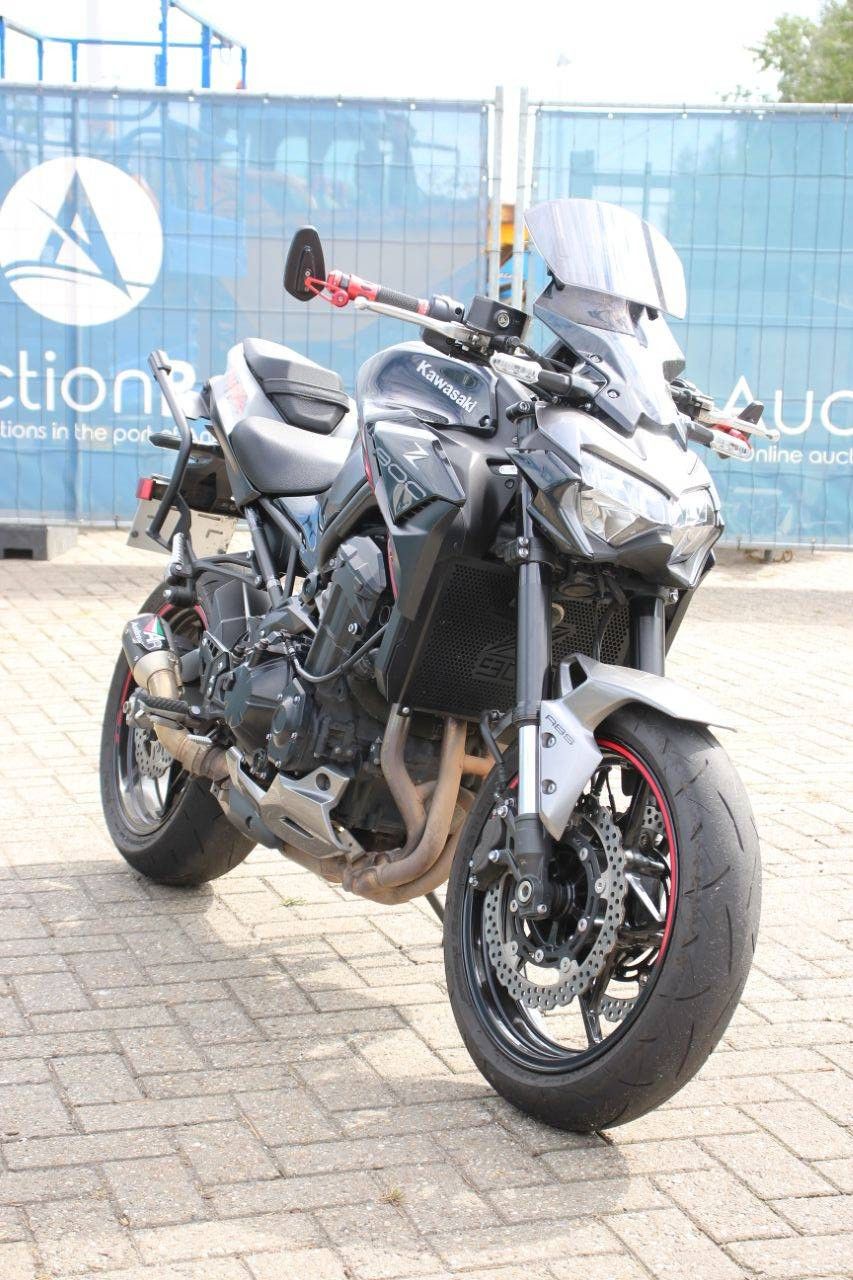 Kawasaki Z900 Benzin 125 PS 2023 Motorrad mit Gepäckmontagesystem (Marge)