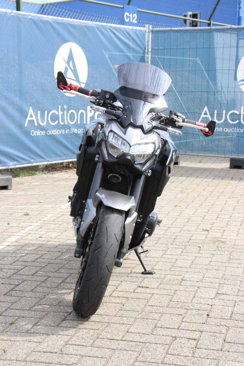Kawasaki Z900 Benzin 125 PS 2023 Motorrad mit Gepäckmontagesystem (Marge)