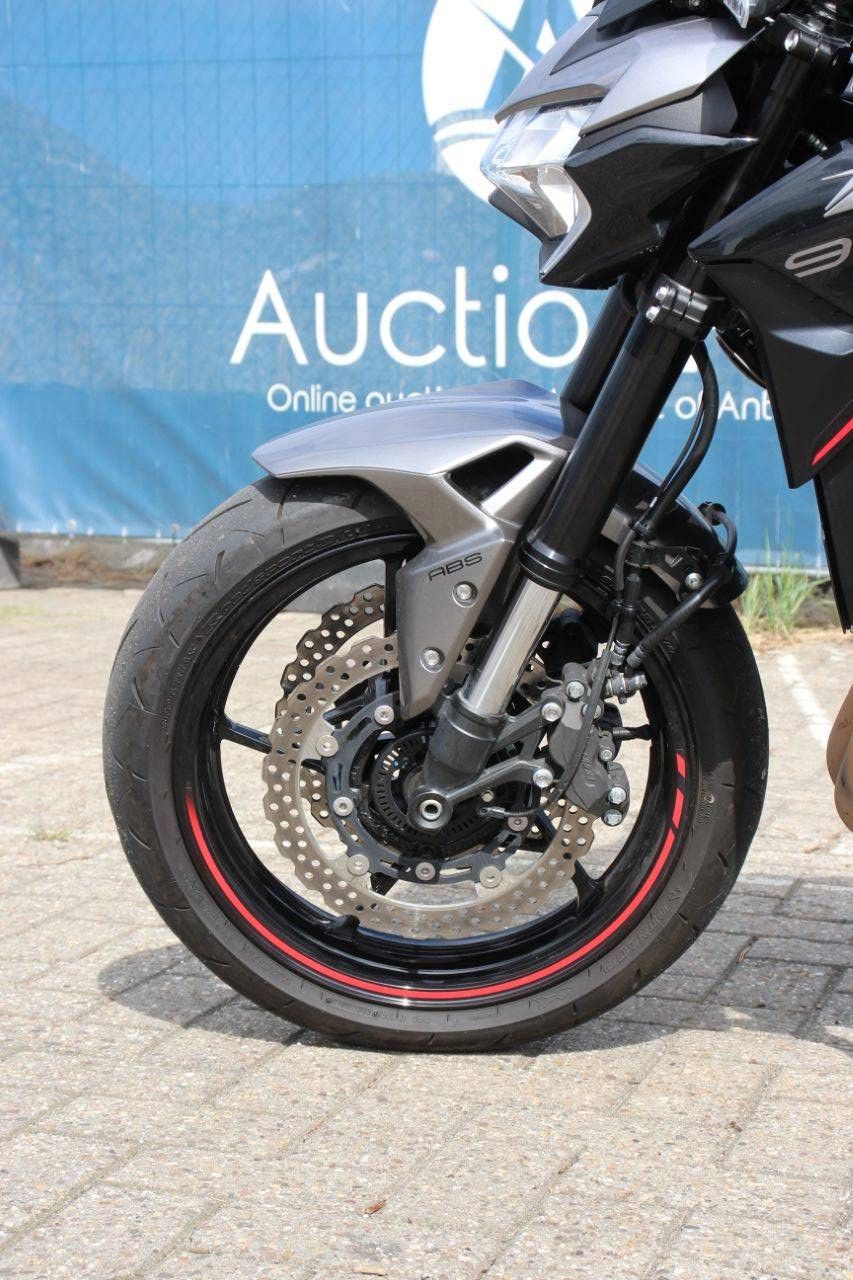 Kawasaki Z900 Benzin 125 PS 2023 Motorrad mit Gepäckmontagesystem (Marge)