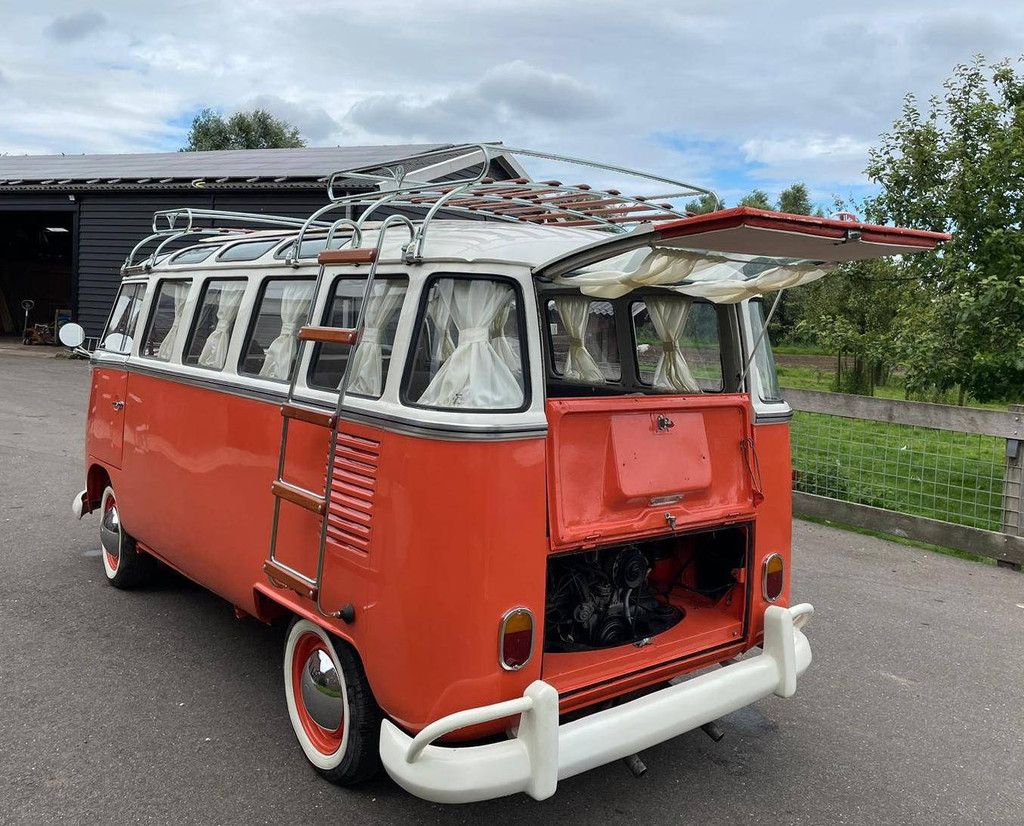 Volkswagen T1 1600 'Samba' Petrol 1975 (Margin)