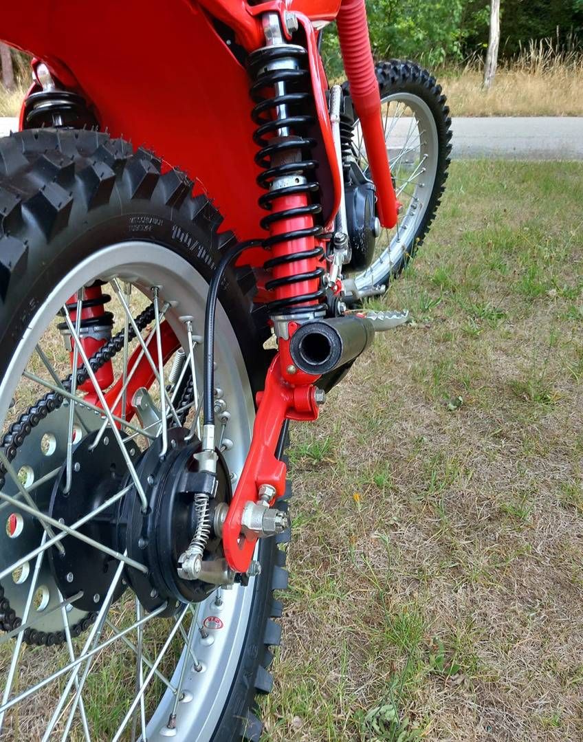 Cross-motor Honda 'Elsinore' CR 125M (Margin)