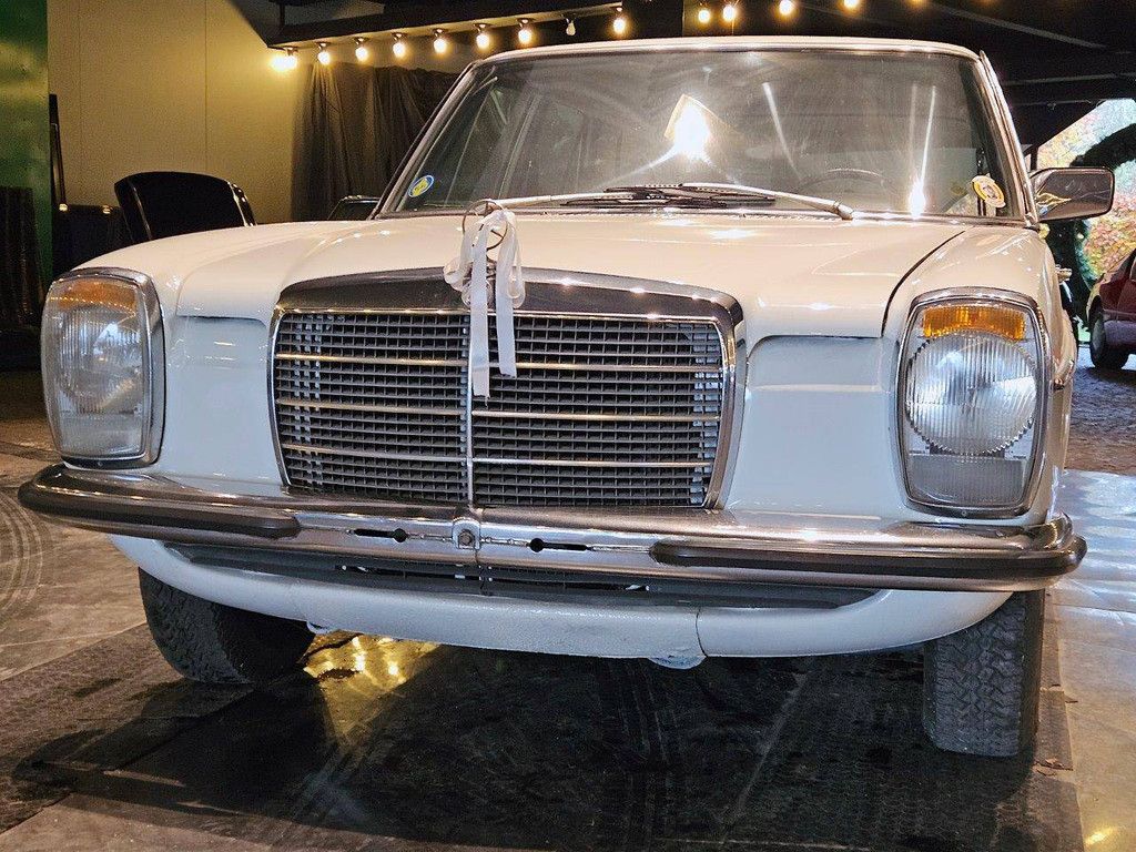 Mercedes-Benz 230 (W115)/8 Benzin 1974 (Marge)