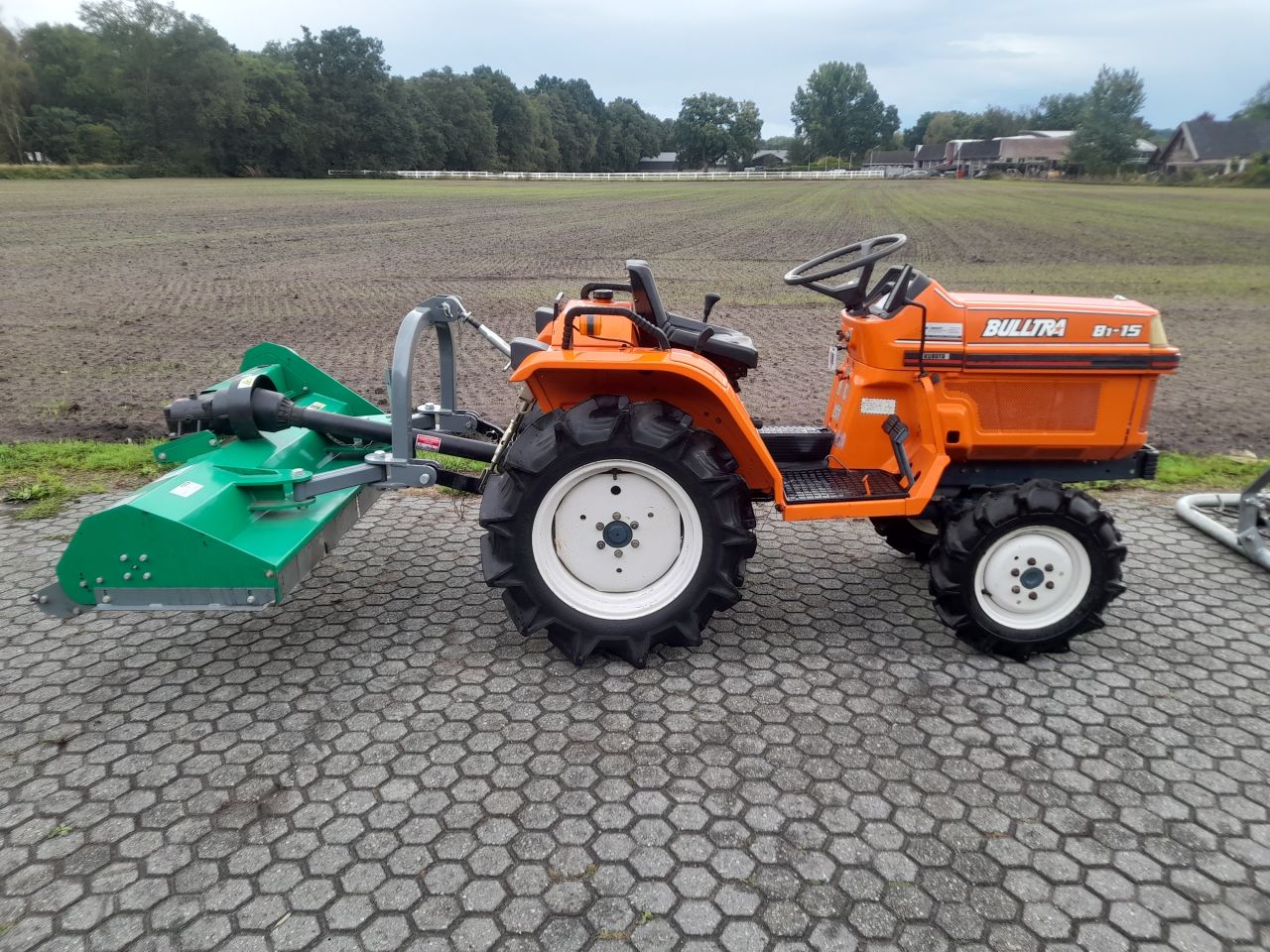 Kubota Bulltra B1-15 minitractor met maaier en weidesleep