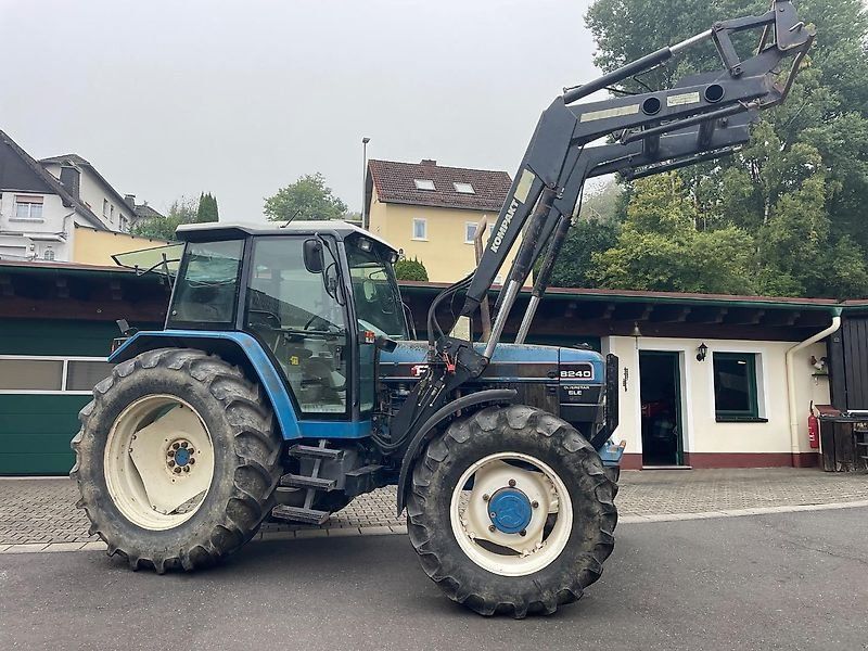 Ford 8240 A SLE wie 8340 7840 7740 Frontlader Allrad Klima TÜV ä New
