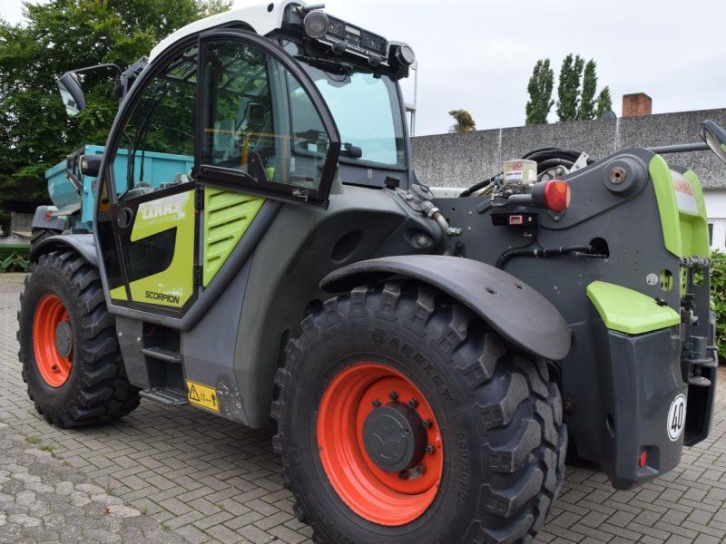 Claas SCORPION 7044