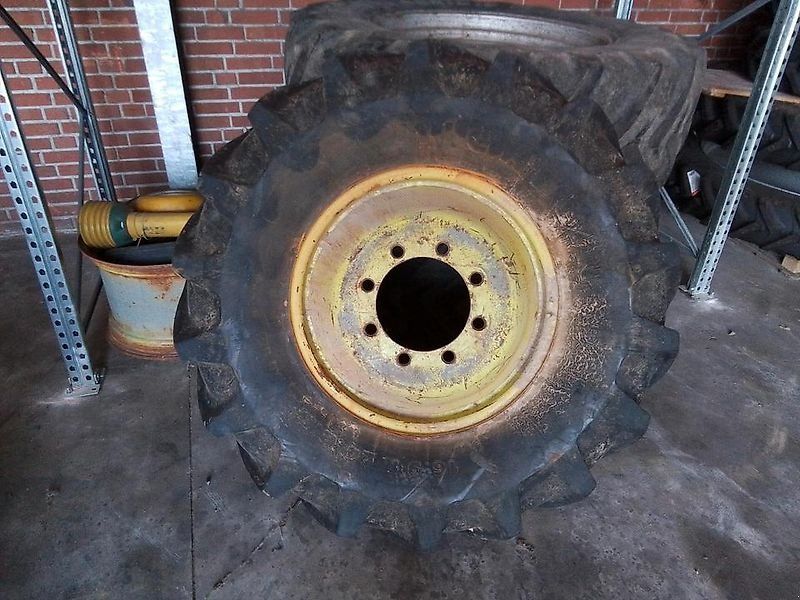Mercedes-Benz Trac Rad 16.9 R 24 Michelin BIB XM18