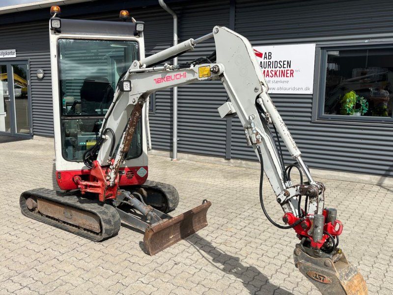 Takeuchi TB016 Tilt fæste, hydraulisk skovl fæste fin stand