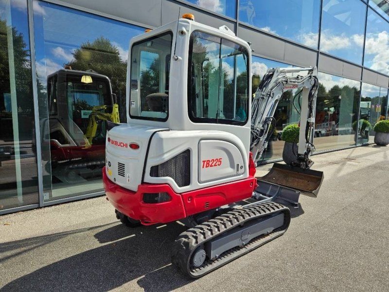 Takeuchi TB 225