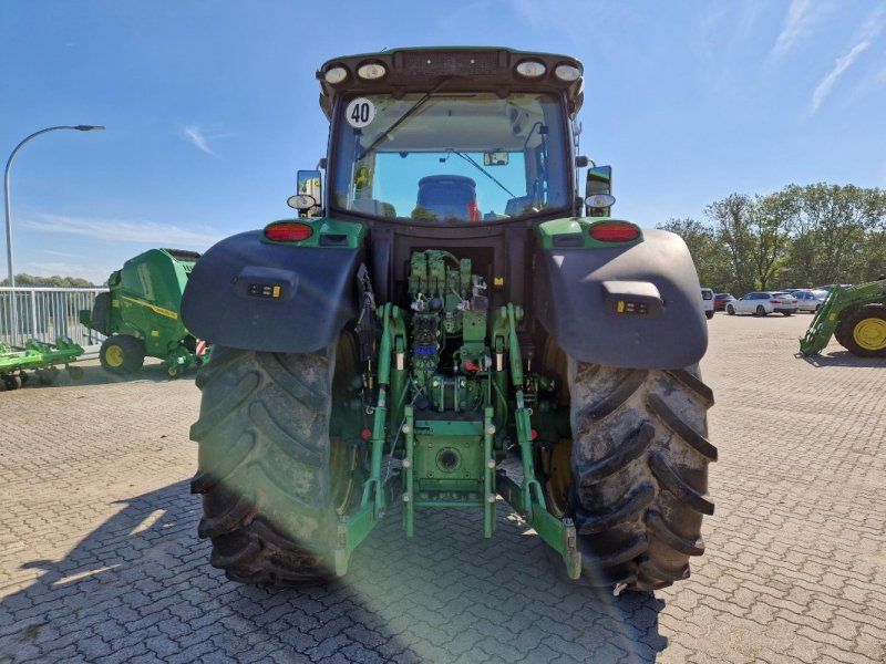 John Deere 6175R mit Frontlader