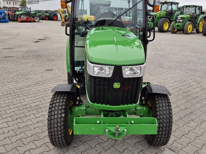 John Deere 3046R