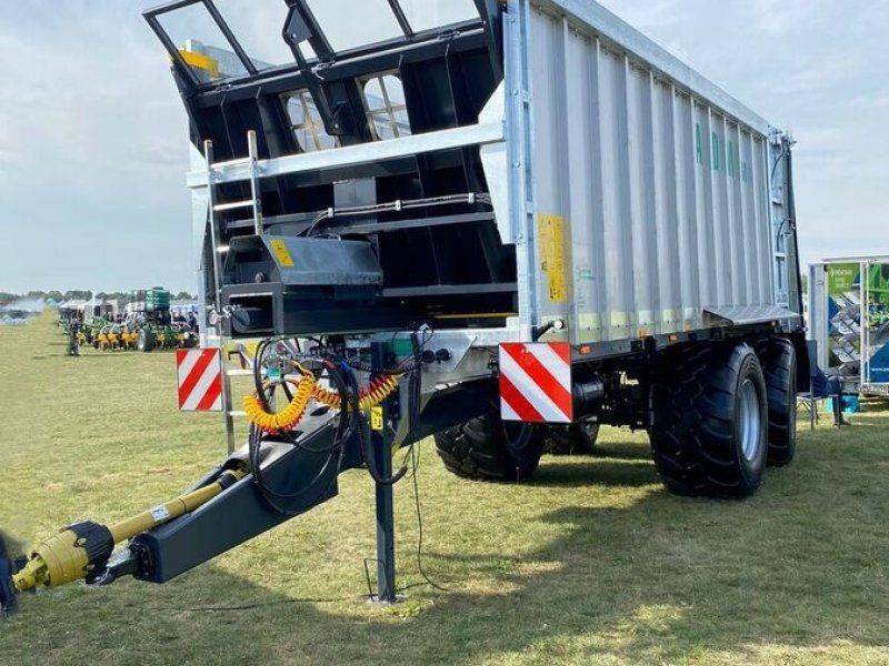 Auto-Agro Tandem-Miststreuer /