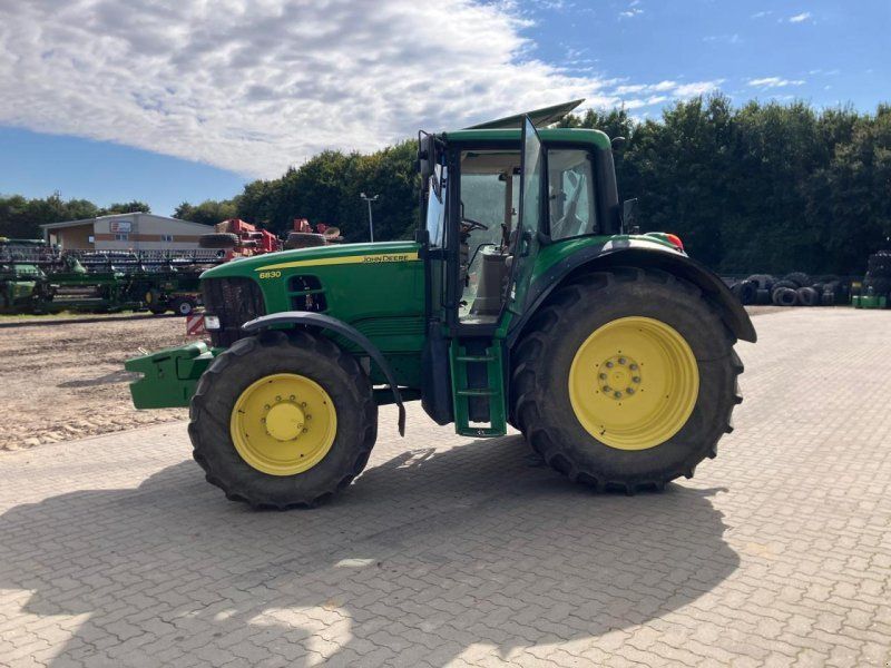 John Deere 6830
