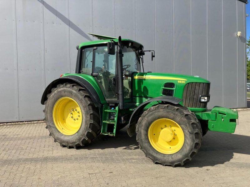 John Deere 6830