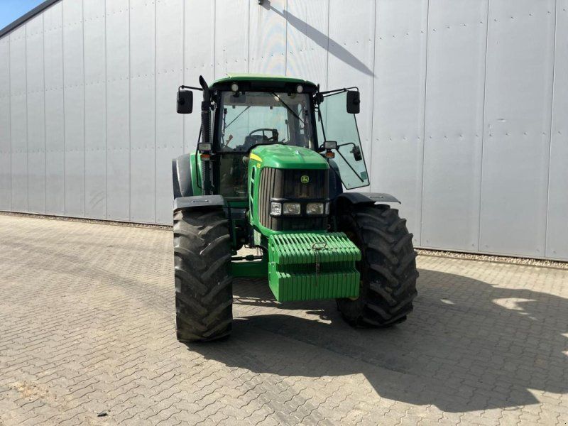 John Deere 6830