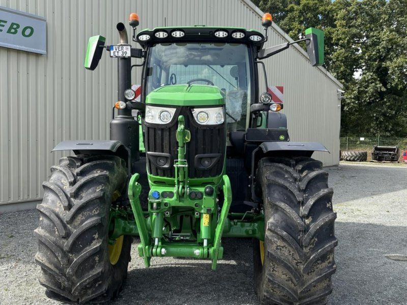 John Deere 6R215