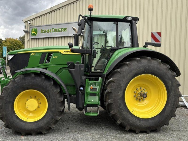 John Deere 6M 240
