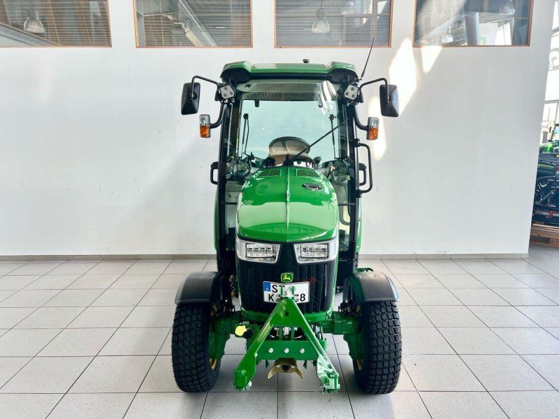 John Deere 3046R