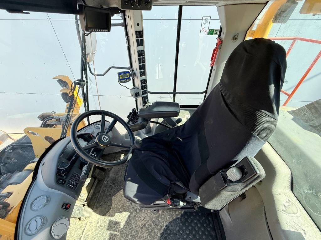 Volvo L120H - 3rd Function / Weight System