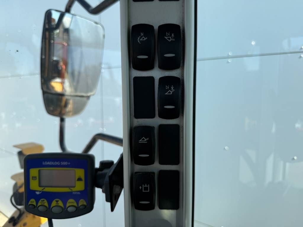Volvo L120H - 3rd Function / Weight System