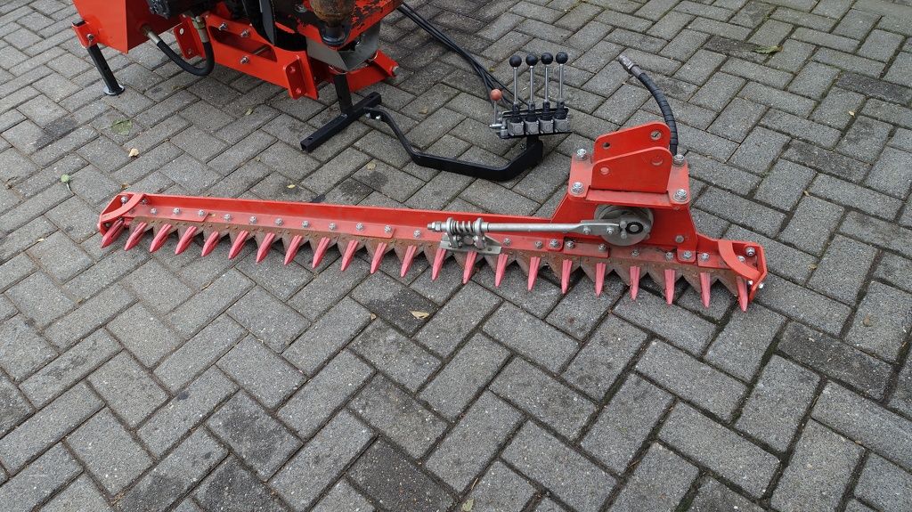 Boxer AM80 arm klepelmaaier en maaibalk