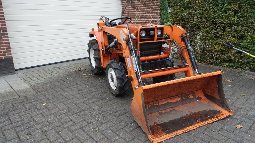 Hinomoto C144 4x4 met frontlader