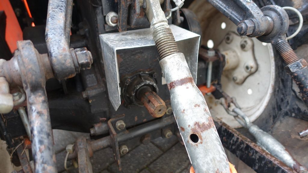 Hinomoto C144 4x4 met frontlader