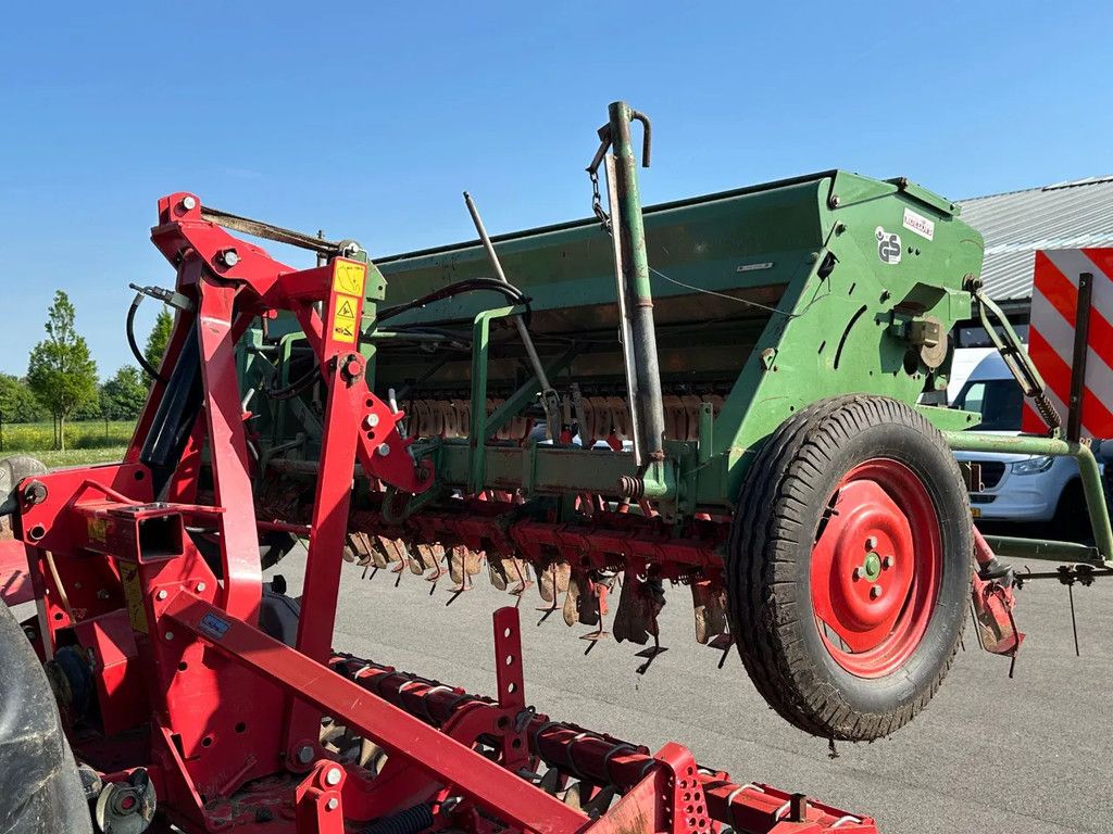 Lely Terra Rotorkopeg met Hassia DU 100 zaaimachine