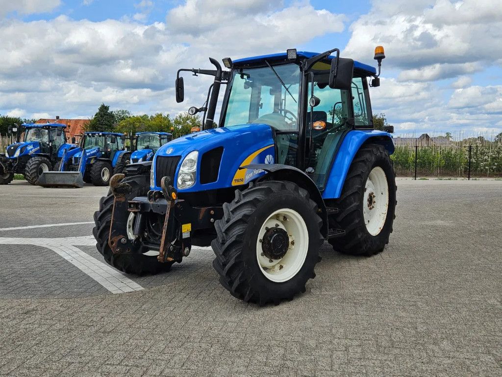 New Holland T5050 Hi-Lo Powershuttle