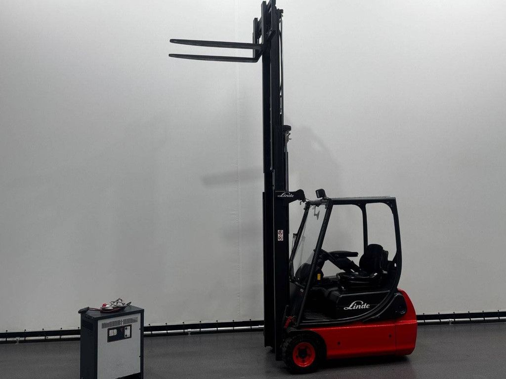 Electric forklift Linde E16C-02 Electric 1600kg 4.45m 2006