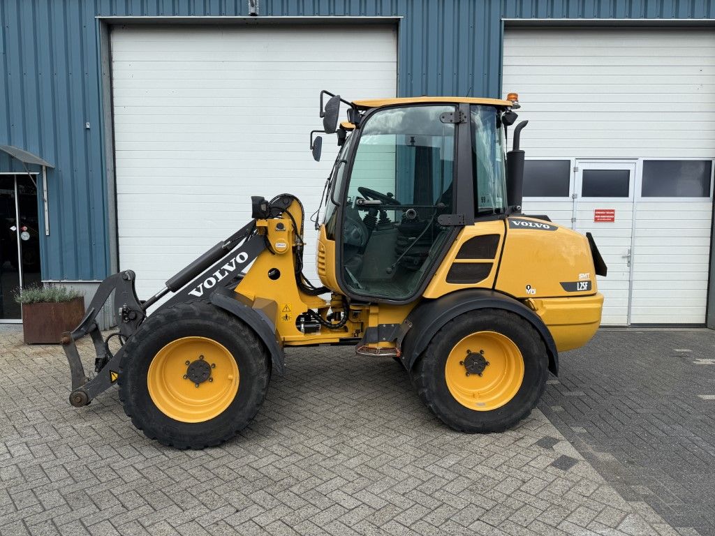 VOLVO L25F ( BJR 2018 ) 5700 UUR