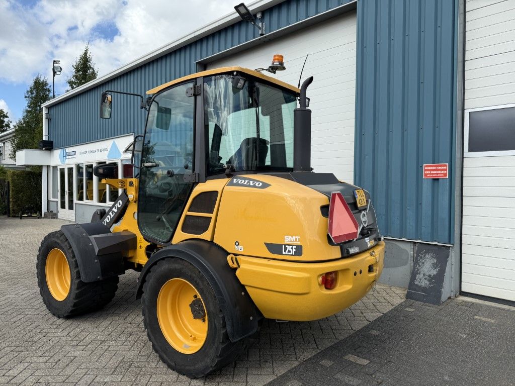VOLVO L25F ( BJR 2018 ) 5700 UUR