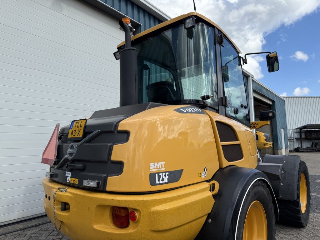 VOLVO L25F ( BJR 2018 ) 5700 UUR