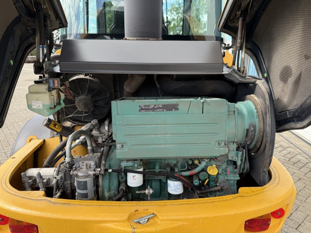 VOLVO L25F ( BJR 2018 ) 5700 UUR