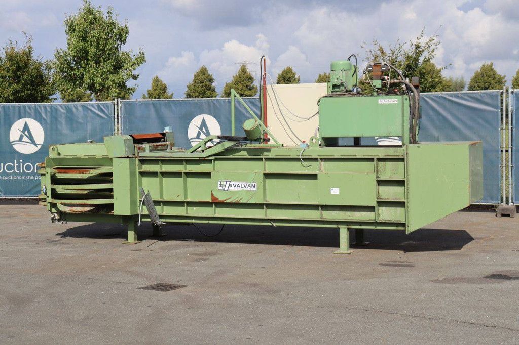 Valman H40-S-1000 Electric Baler 40t 1995 with conveyor belt and parts