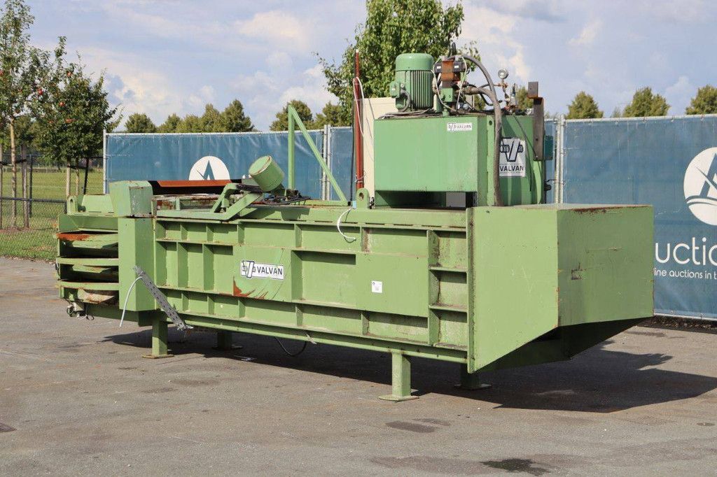 Valman H40-S-1000 Electric Baler 40t 1995 with conveyor belt and parts