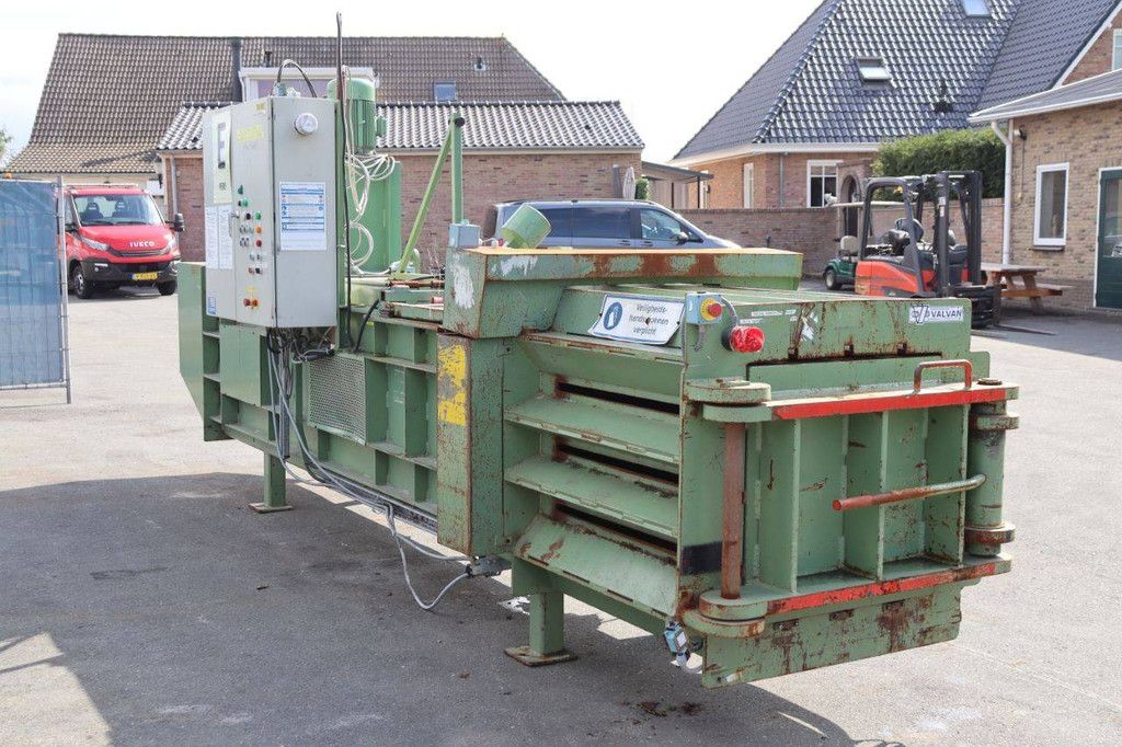 Valman H40-S-1000 Electric Baler 40t 1995 with conveyor belt and parts