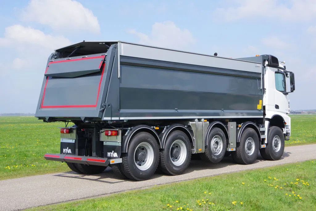 Mercedes-Benz Arocs 5048 10x8 50-ton midlift met Hyva kipper