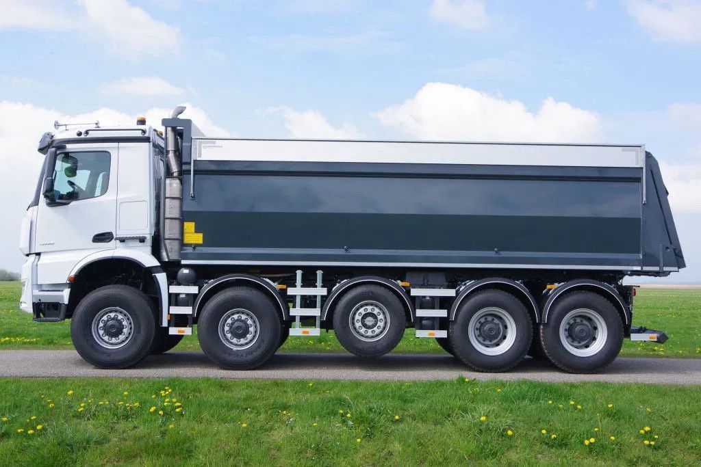 Mercedes-Benz Arocs 5048 10x8 50-ton midlift met Hyva kipper