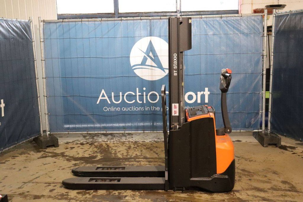 Hochhubwagen Toyota SWE140L Elektro 1400kg 2,7m 2014