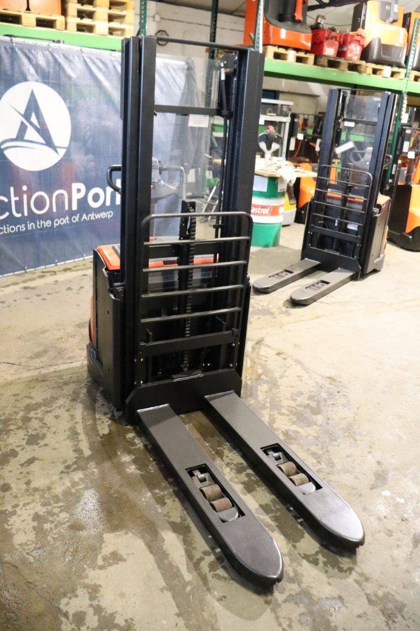 Toyota BT SWE140L Elektro-Stapler 1400 kg 2,7 m 2014