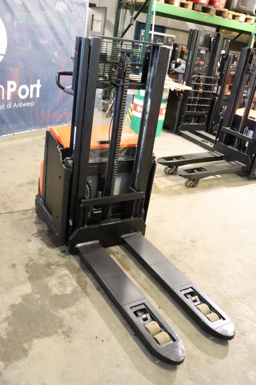 Toyota SWE200D Electric Stacker 2000kg 2020