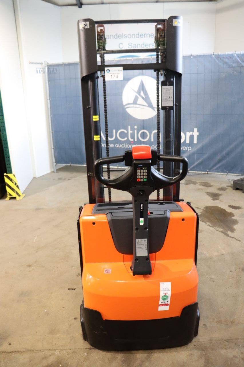 Stacker Toyota SWE140L Electric 1400kg 2.7m 2014
