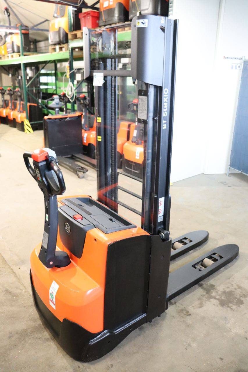 Stacker Toyota SWE140L Electric 1400kg 2.7m 2014