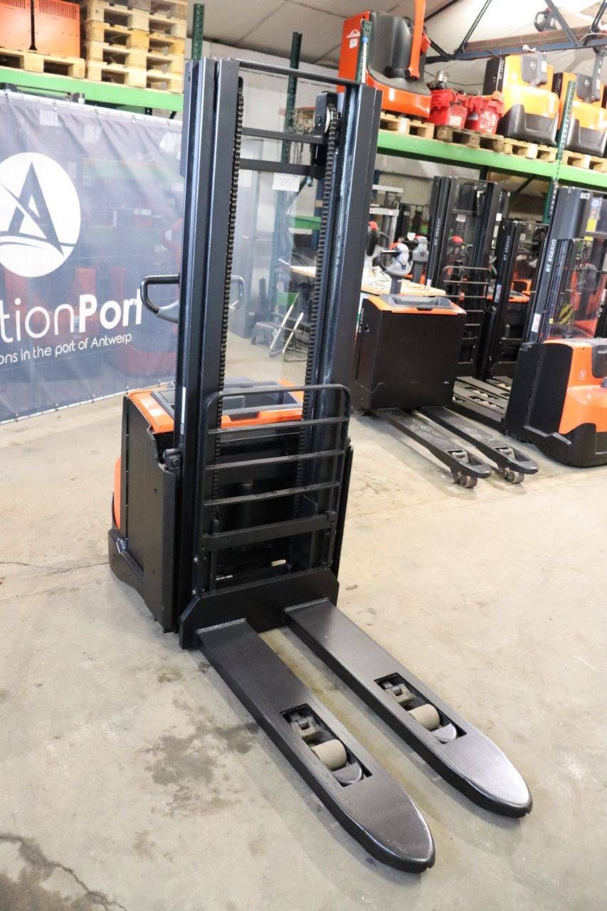 Stacker Toyota SWE140L Electric 1400kg 2.7m 2014